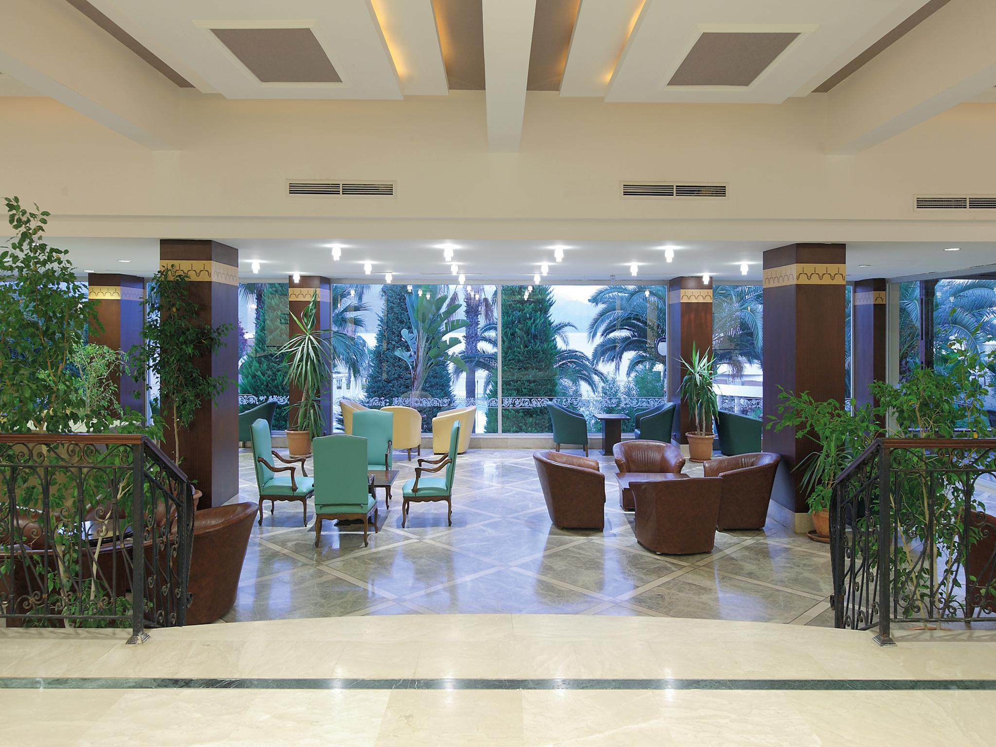 & Hotel 5*