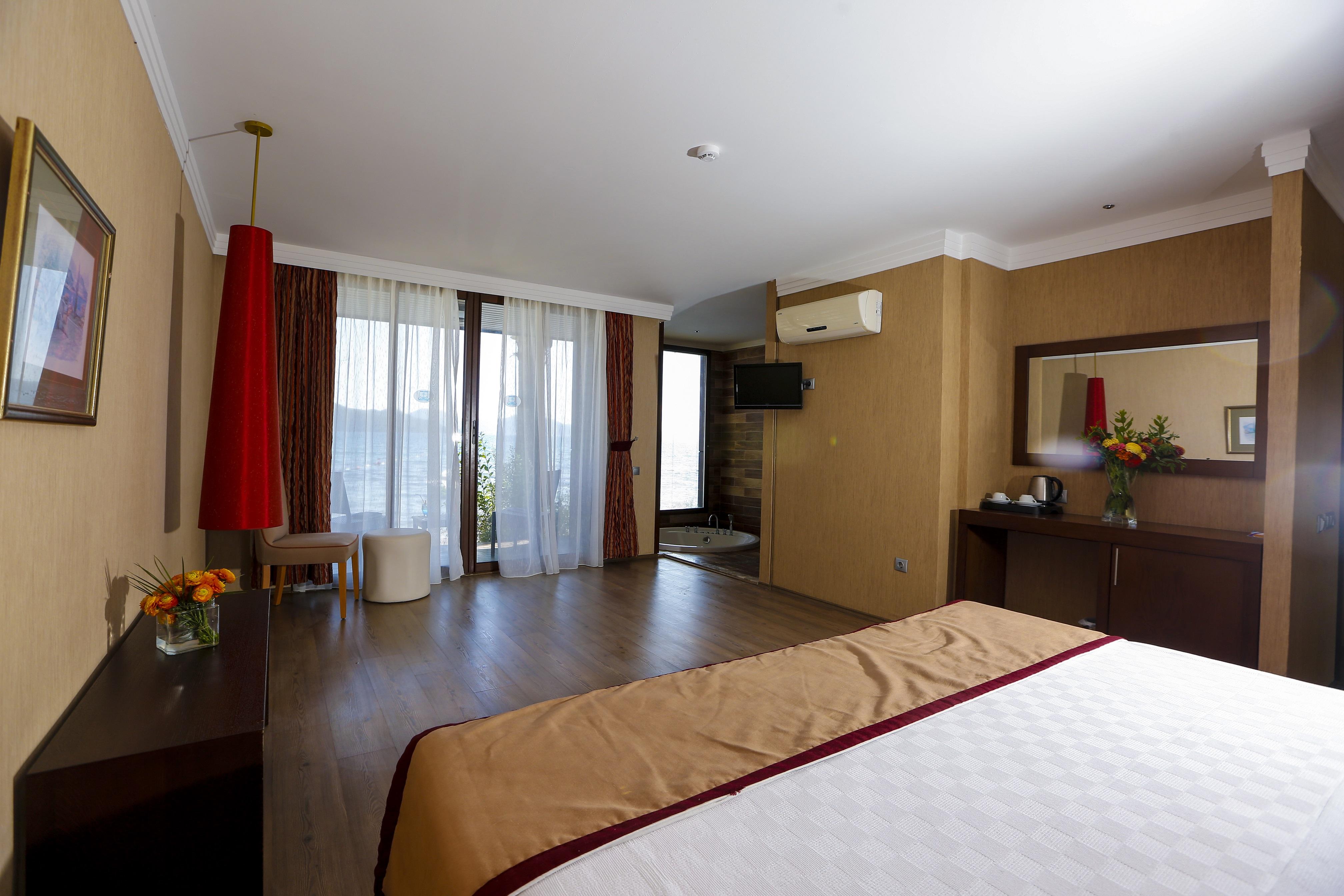 & Hotel 5*
