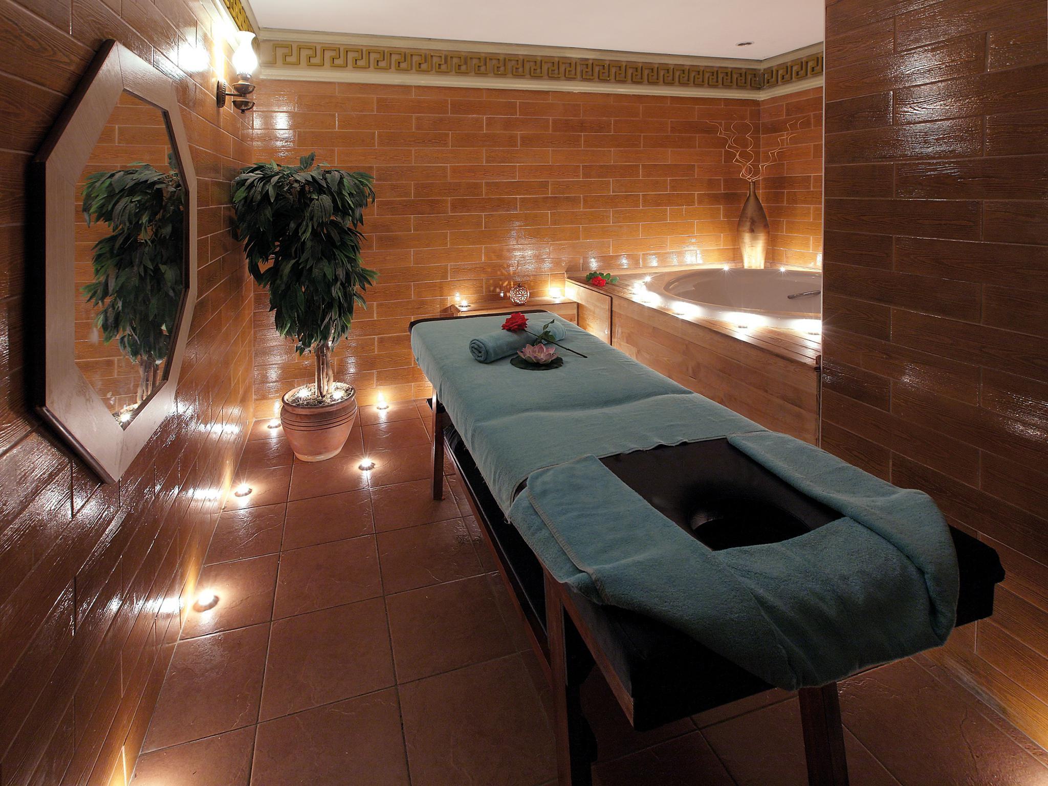 & Hotel