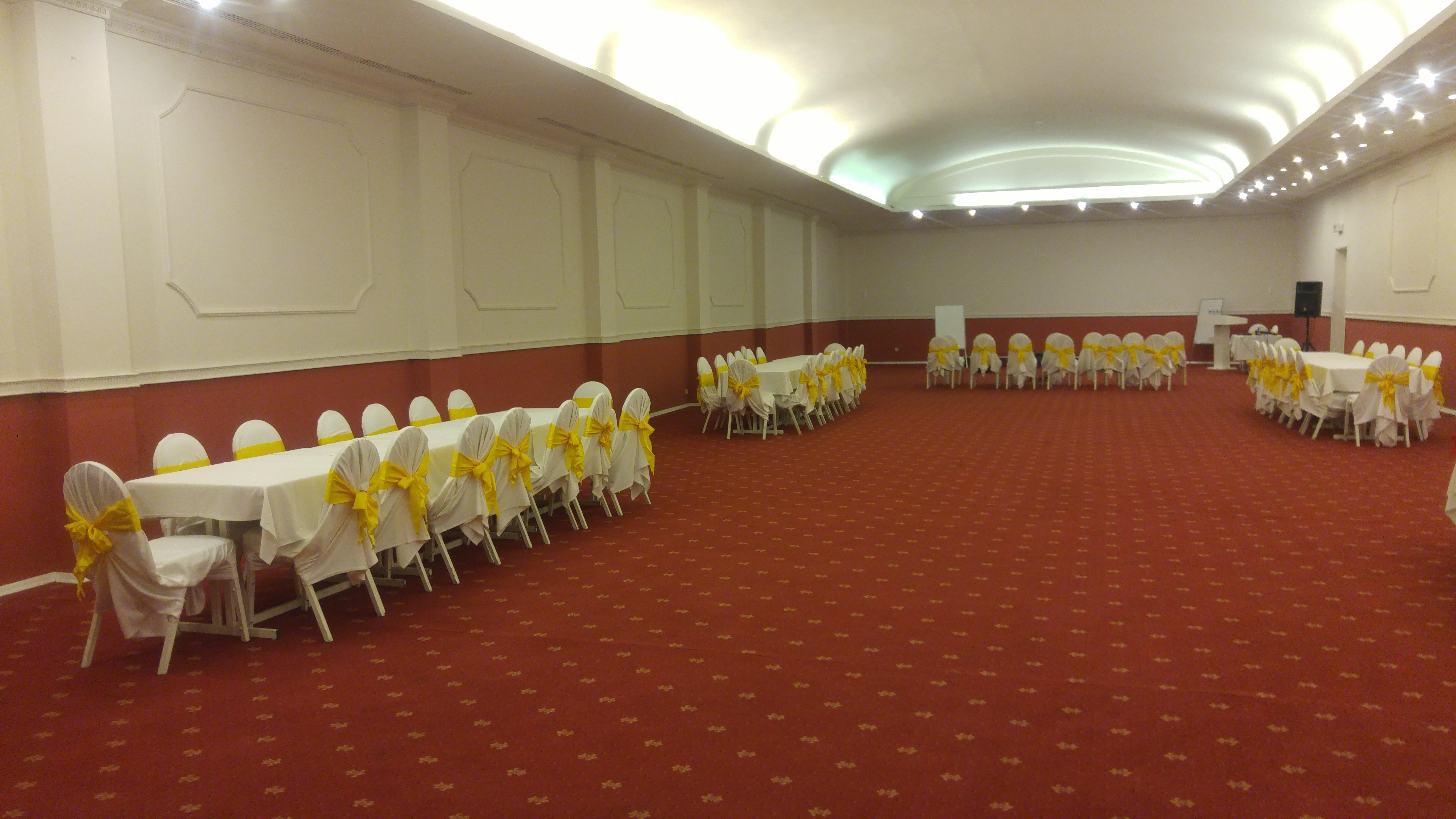 Hotel &