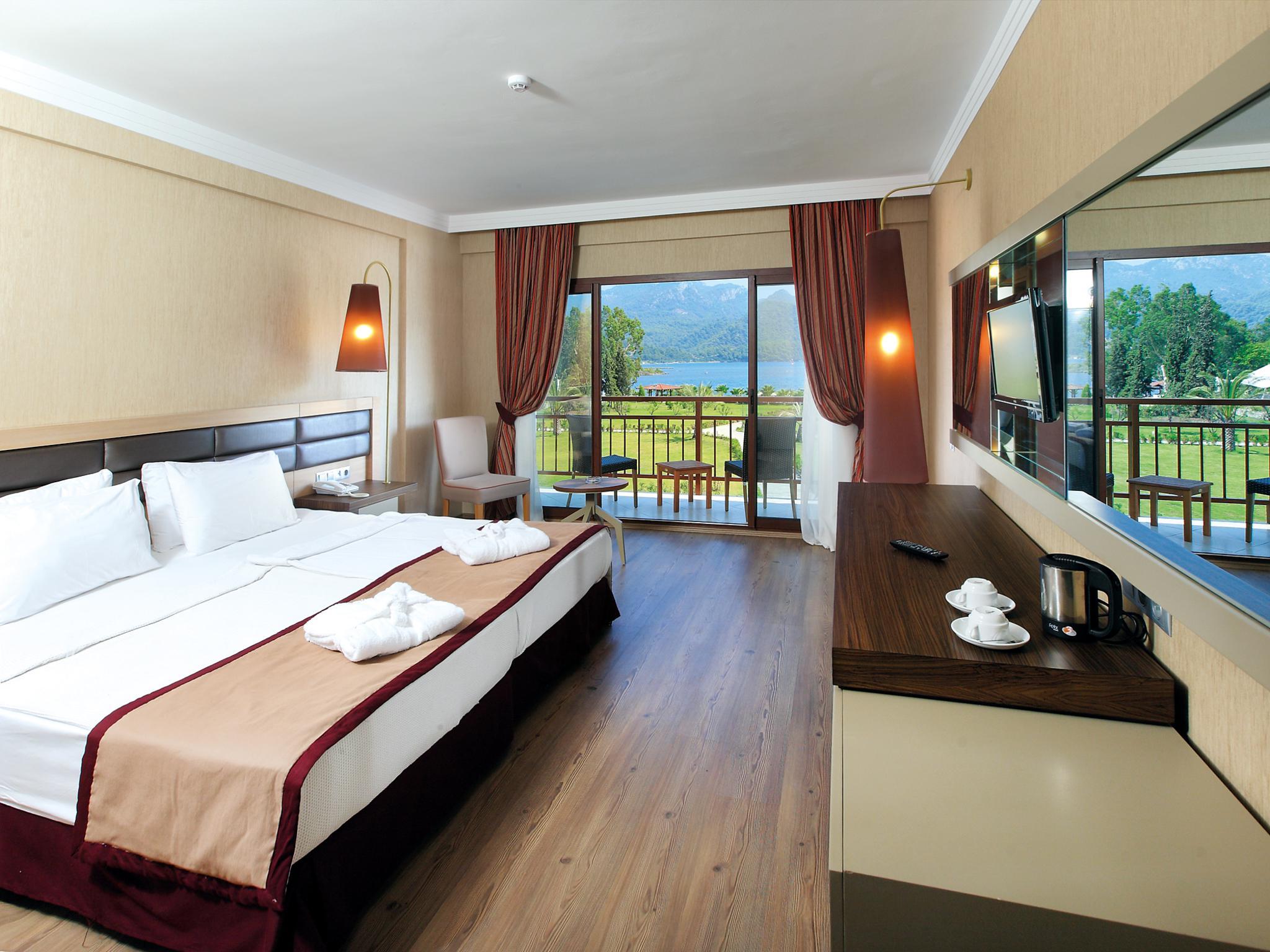 Hotel & 5*