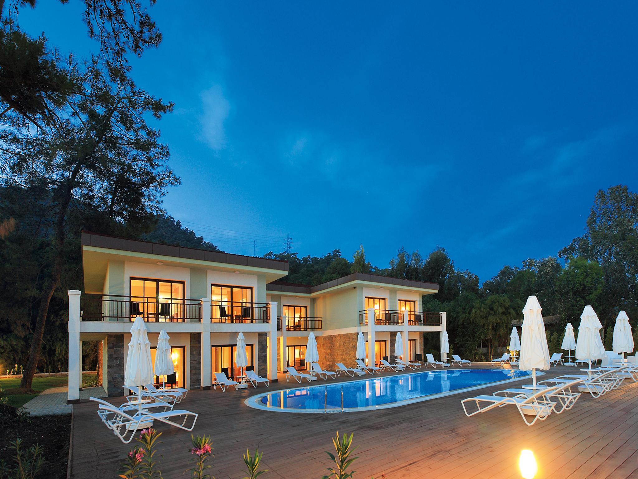 & Hotel 5*